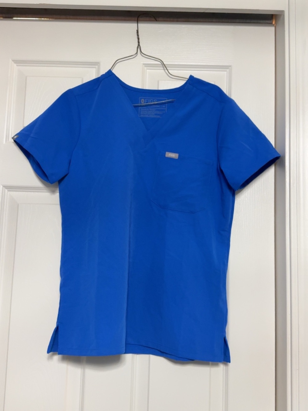 FIGS Scrub Top – XS – NWOT 💙